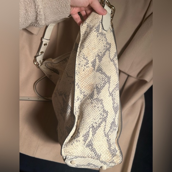 𝐂𝐎𝐋𝐄 𝐇𝐀𝐀𝐍 Leather Turnlock Snake Bag Off-White Bone Gray GORGEOUS! - Picture 13 of 16